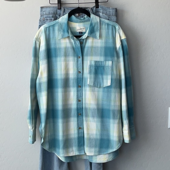 Universal Thread Flannel Top - Picture 2 of 13